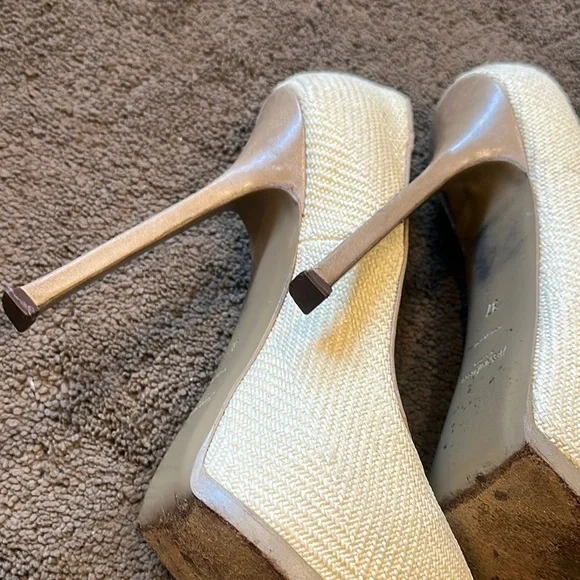 Yves Saint Laurent Women's Cream Pumps - Authentic - Picture 7 of 12